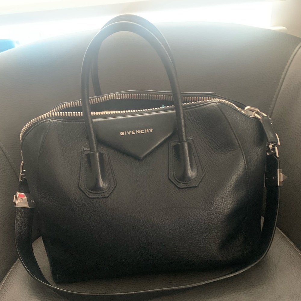Black Medium sized Leather Givenchy Antigone Bag